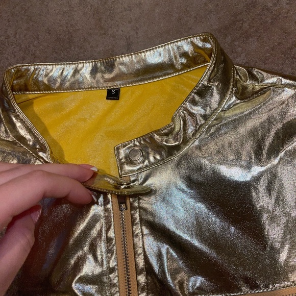 Cropped Gold Jacket - Picture 8 of 14